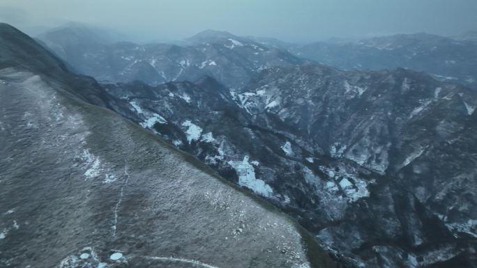 航拍高山草原雪景