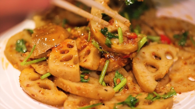 凉拌藕片制作过程