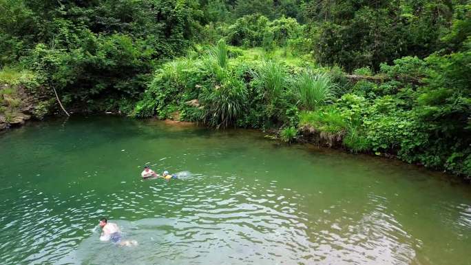 航拍浏阳大围山，夏日溪水溪流游泳抓鱼玩水