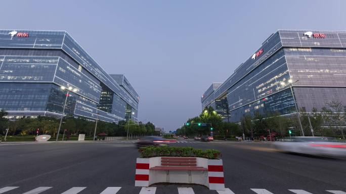 4K-京东大厦车辆人流日转夜延时