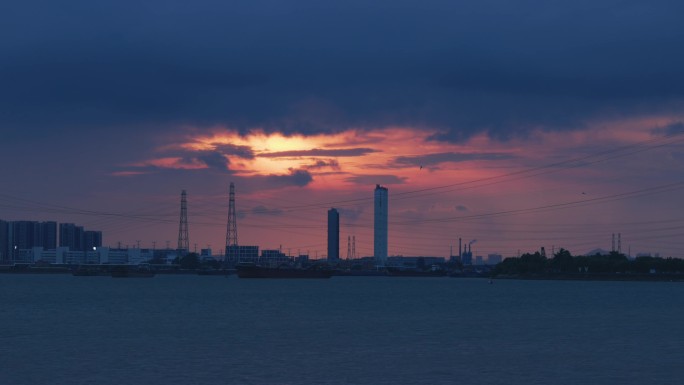 江畔夕阳落日晚霞傍晚黄昏海鸥火烧云美景