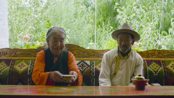 藏袍 藏式服装 西藏农村 农村穿搭