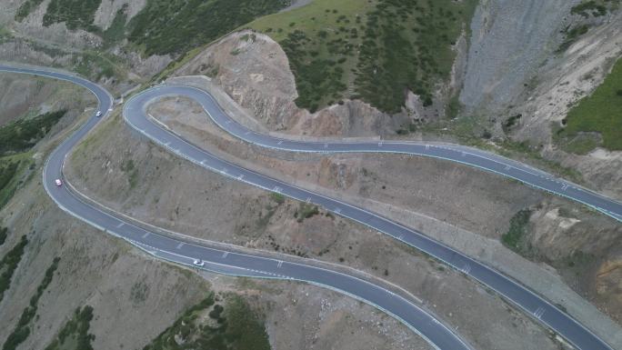 俯瞰网红盘山公路  新疆天山路