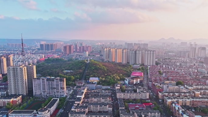 辽宁鞍山航拍雨后的站前风景