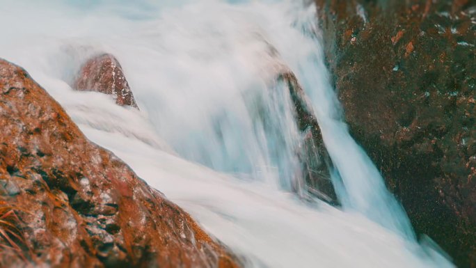 山间小溪水流