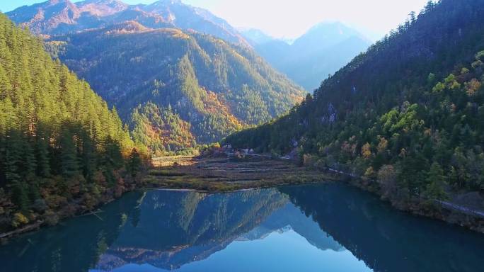 航拍四川九寨沟日则沟镜海清晨