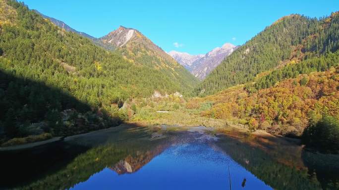 航拍四川九寨沟日则沟镜海清晨