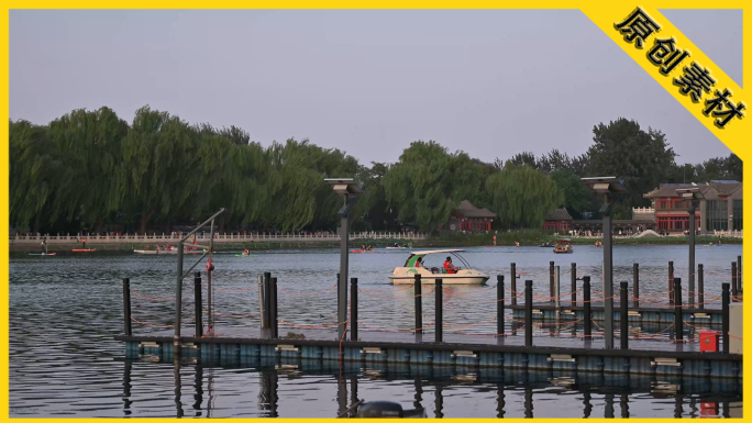 【4K】北京什刹海后海的鸭子与船