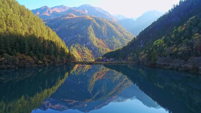 航拍四川九寨沟日则沟镜海清晨