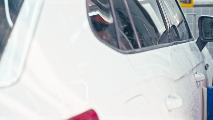 擦拭汽车