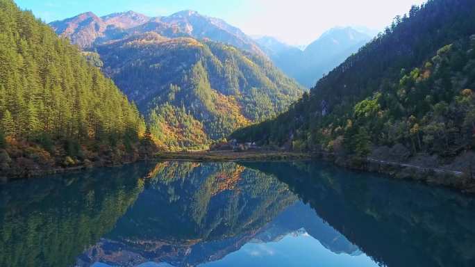 航拍四川九寨沟日则沟镜海清晨