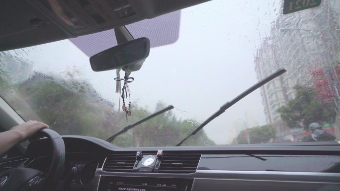 下雨开车 雨天
