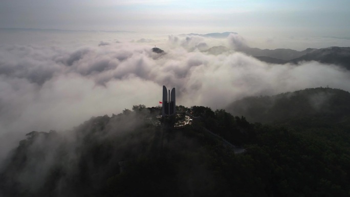 孟良崮纪念碑云海山区航拍大山风景沂南风光