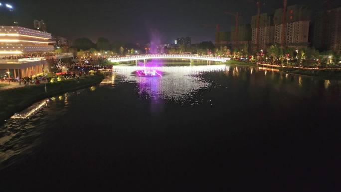航拍沂南县风景界湖公园夜景喷泉城市风光