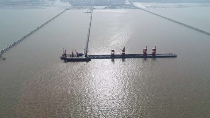 4K航拍江苏盐城大丰港口起重机