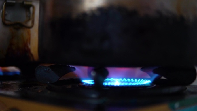 厨房 开火 火卢 火焰 煤气灶煤气罐煮饭