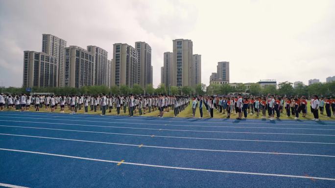 升国旗 敬礼 学生 中学生 操场