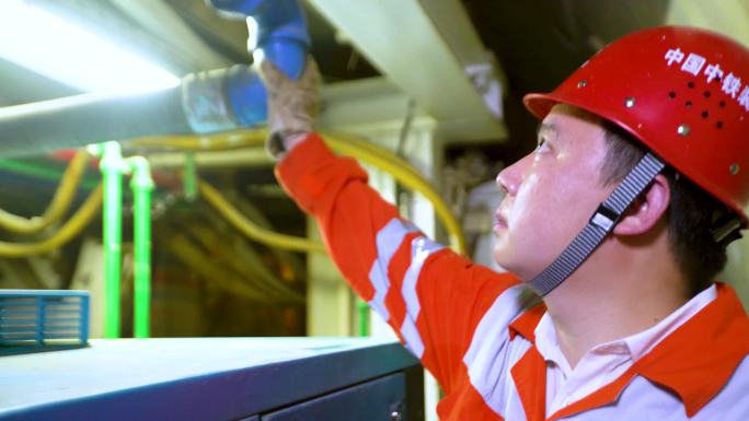 铁路建设 建设工人 机械检测