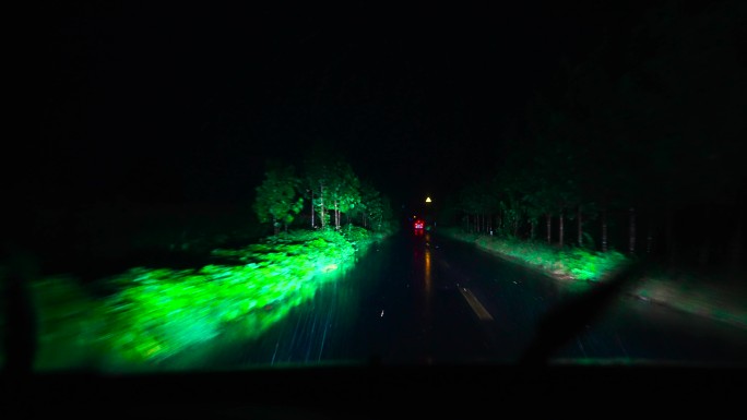 下雨天夜晚开车行车安全