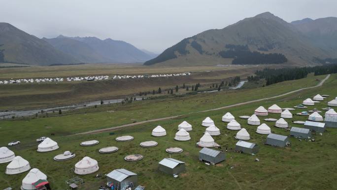 草原风光  晨雾弥漫  新疆风景