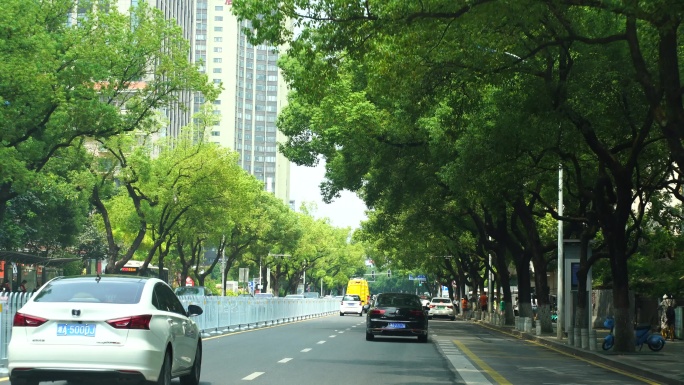 开车行驶在长沙道路第一视角城市驾驶汽车