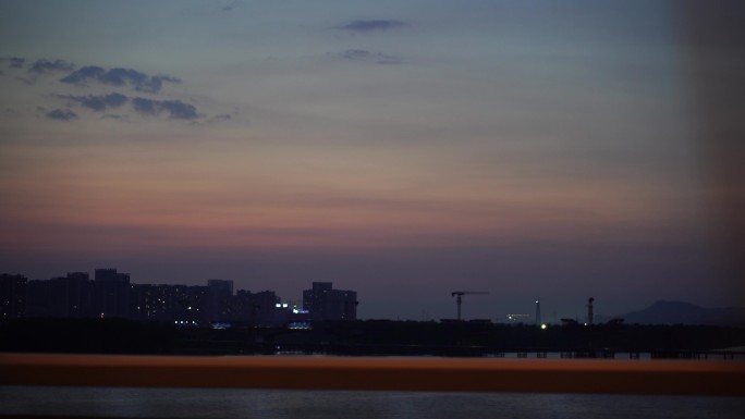 汽车窗外风景晚霞沿途风光路边风景快速移动