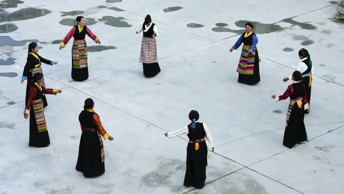跳舞 跳锅庄 藏族 高原载歌载舞热爱舞蹈