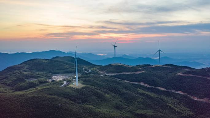 航拍山上风力发电延时