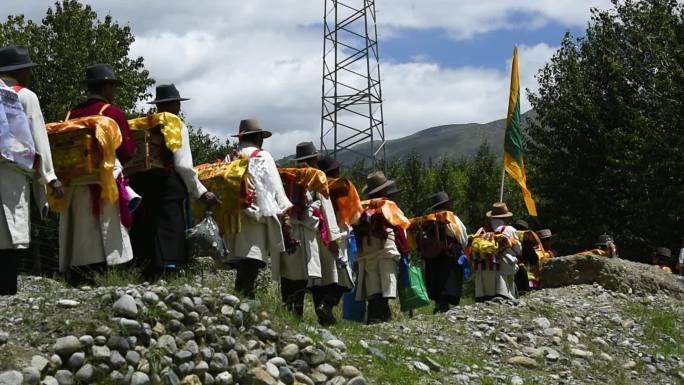 高原农田 群众 盛装旺果节 西藏过林卡