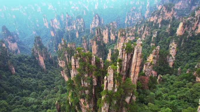 航拍湖南湘西旅游5A级张家界景区奇石山峰