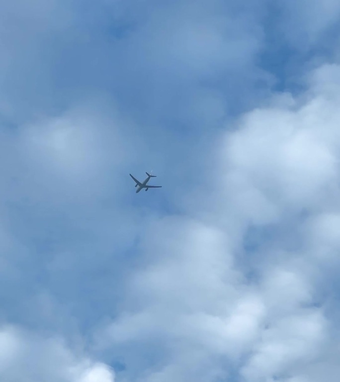 天空中的飞机