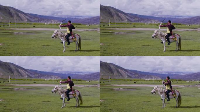 中年男性 沙滩骑马 河床骑马 白色马匹