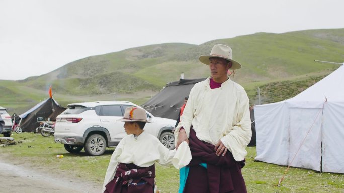 穿好藏装 藏族装饰 藏族妇女