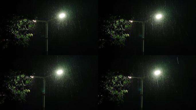 孤独的路灯雨中路灯黒夜雨灯深夜下雨