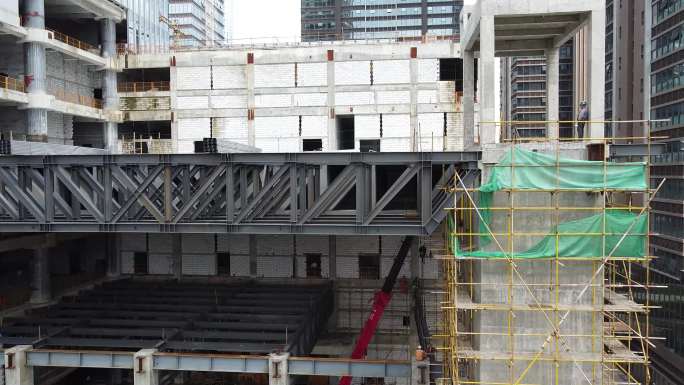 工地航拍:大楼附楼钢结构施工