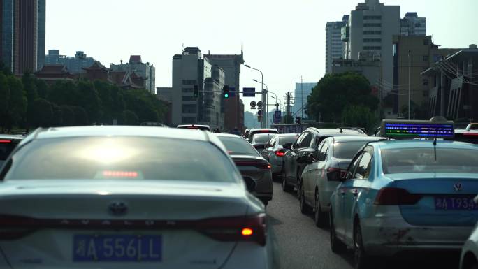 城市道路堵车行驶车辆拥堵移动车窗外风景