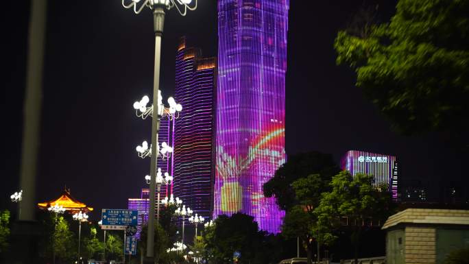 城市夜景开车行驶第一视角夜晚下班驾驶汽车