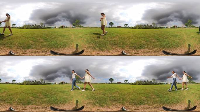 【全景视频】两美女在草地上转圈圈