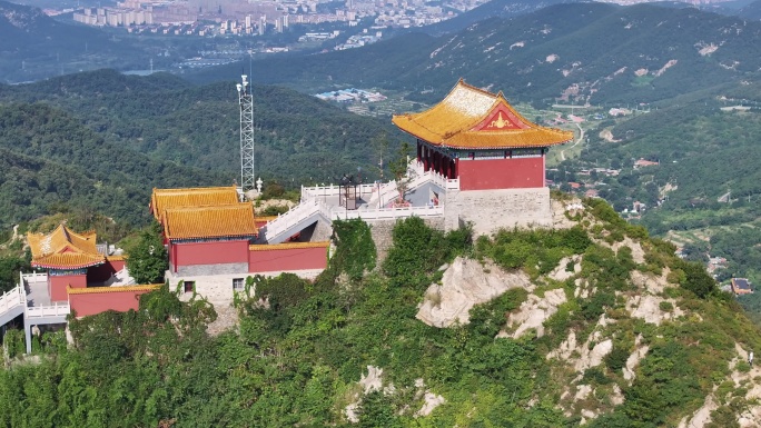 航拍初秋时节的威海里口山仙姑顶仙姑庙