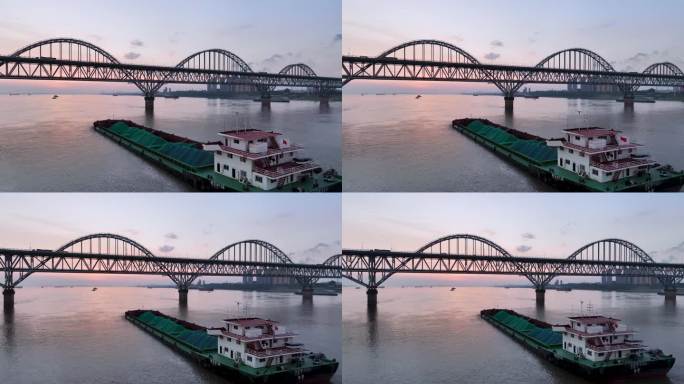 货轮及九江长江大桥清晨航拍