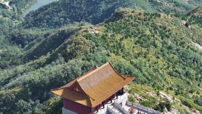 航拍夏季的威海里口山仙姑顶仙姑庙