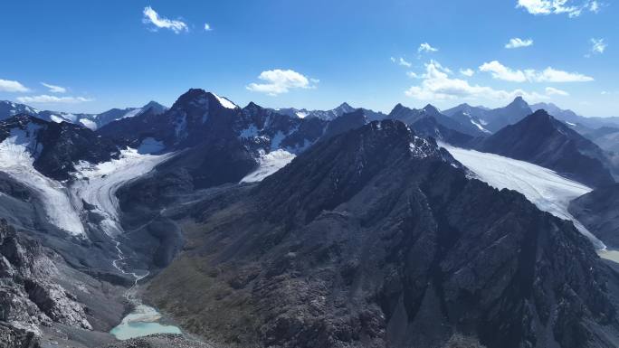 新疆雪山