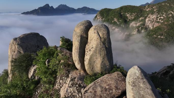 云雾中石林山峰山峦山脉云雾缭绕石林奇石