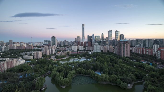 高清实拍北京城市国贸日转夜团结湖延时摄影