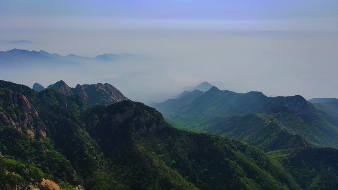 山峦叠嶂云雾缭绕 航拍