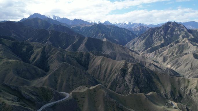 山谷河流  独库公路峡谷风光