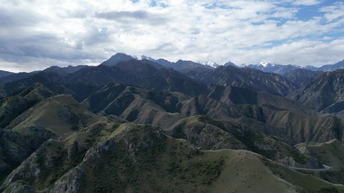 山谷河流  独库公路峡谷风光