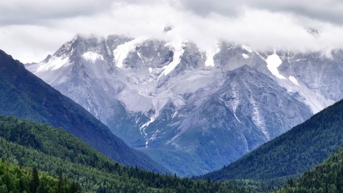 川西雅拉雪山长焦特写航拍