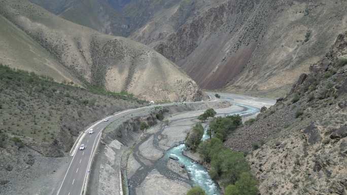 山谷河流  独库公路峡谷风光