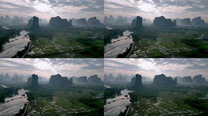 桂林喀斯特地貌日出丁达尔